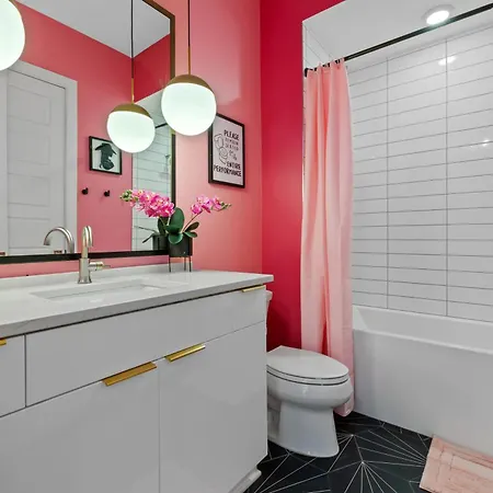 Pink Honky-tonk Karaoke Stage, Pink Glam & Bar Apartment *
