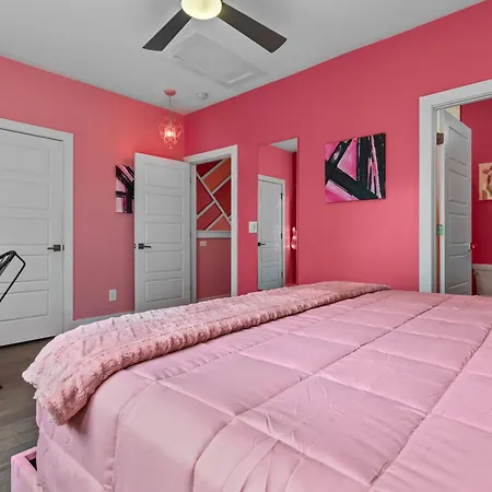 Apartment Pink Honky-tonk Karaoke Stage, Pink Glam & Bar