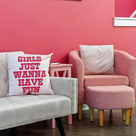 Apartment Pink Honky-tonk Karaoke Stage, Pink Glam & Bar