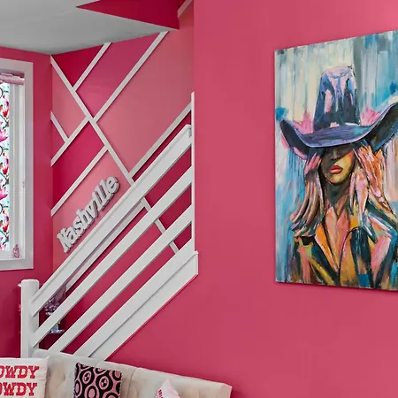 Pink Honky-tonk Karaoke Stage, Pink Glam & Bar Apartment Nashville