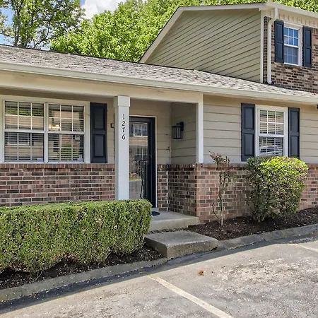 2 Units, Sleeps 16, Mins To Downtown - Airport Apartment Nashville