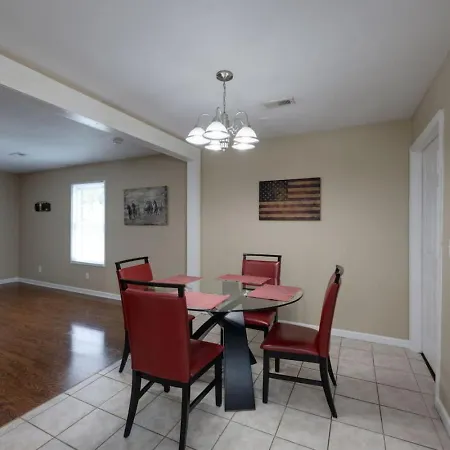 Holiday home Relaxing 3br Retreat 15 Minutes To Broadway *