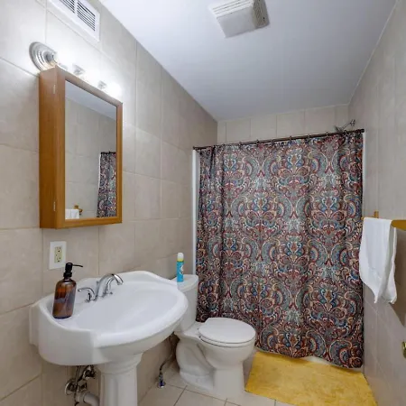 Holiday home Relaxing 3br Retreat 15 Minutes To Broadway *
