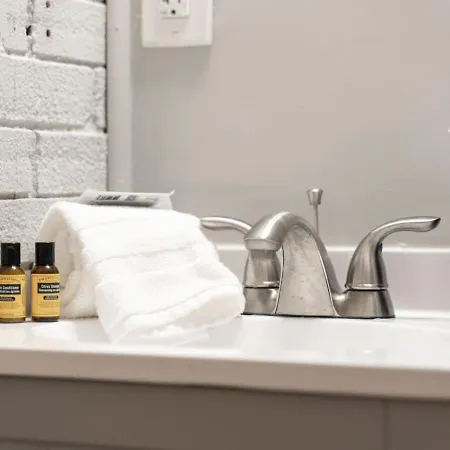Parthenon Getaway - 2bdrm Apartment