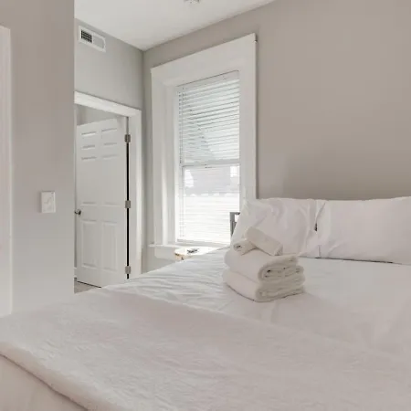 Parthenon Getaway - 2bdrm Apartment