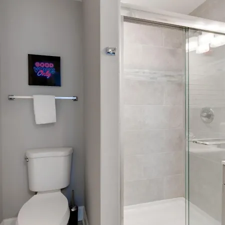 Parthenon Getaway - 2bdrm Apartment