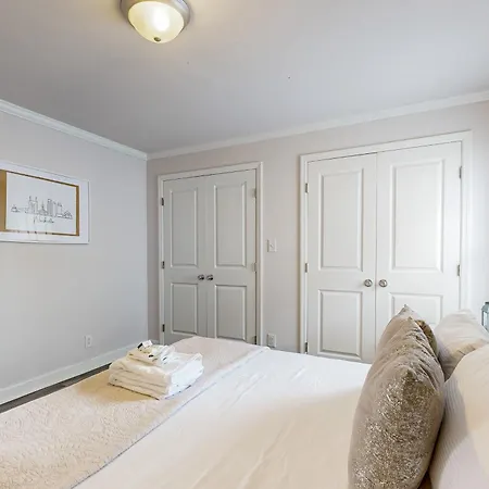 Capitol Hill Retreat C *