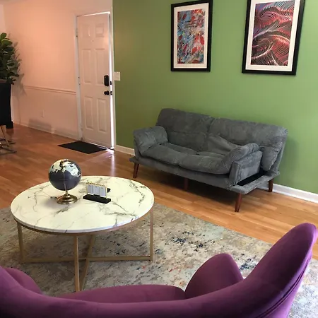 Luxury Midtown 2br Family Sleeps 8 Guests With Private Balcony And Optional Parking Walk To Parthenon & Vanderbilt Near Broadway Apartment Nashville
