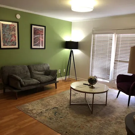 Luxury Midtown 2br Family Sleeps 8 Guests With Private Balcony And Optional Parking Walk To Parthenon & Vanderbilt Near Broadway * Nashville