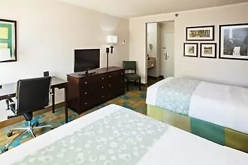 Hotel La Quinta By Wyndham Airport 3*