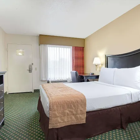 Baymont By Wyndham Airport Hotel
