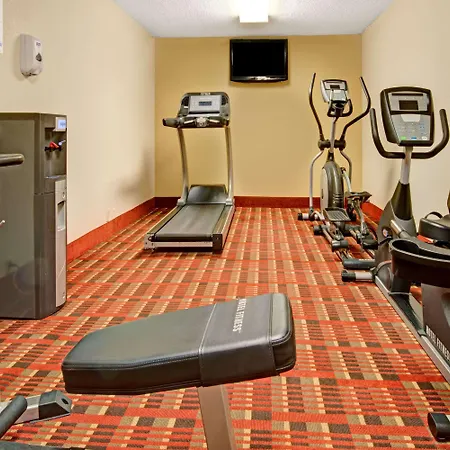 Hotel Baymont By Wyndham Airport 2*
