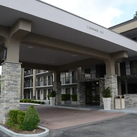 Baymont By Wyndham Airport 2*