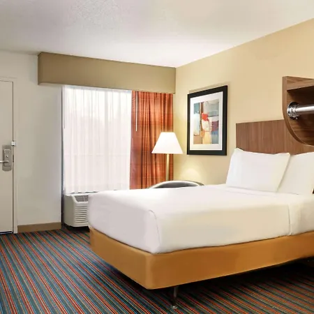 Baymont By Wyndham Airport Hotel Nashville