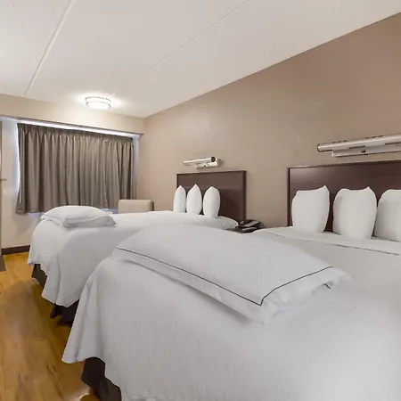 Hotel Red Roof Plus+ Airport 3*