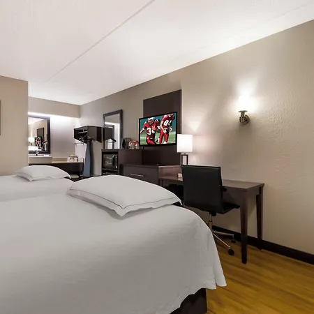 Red Roof Plus+ Airport Hotel 3*