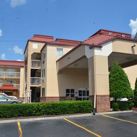 Days By Wyndham Airport East Hotel