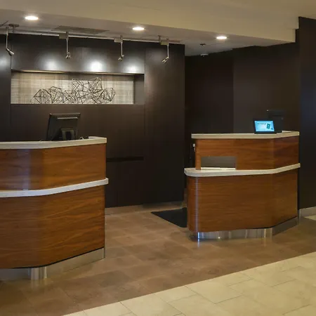 Courtyard By Marriott Airport Hotel 3*