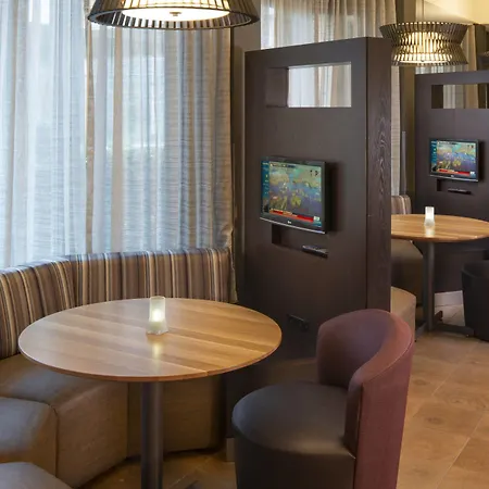 Courtyard By Marriott Airport Hotel 3*