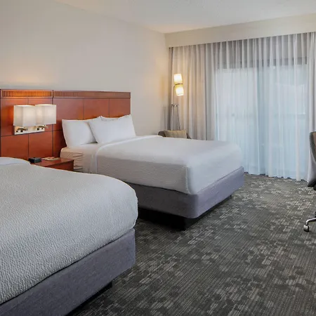Hotel Courtyard By Marriott Airport 3*