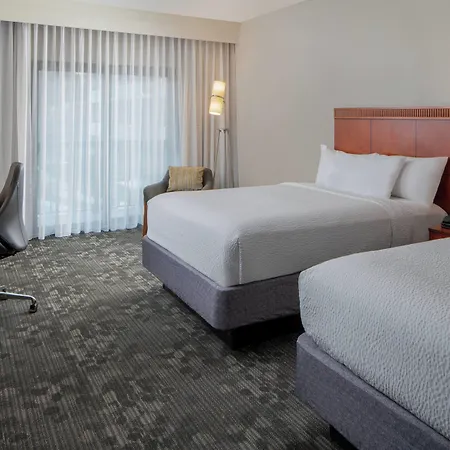 Courtyard By Marriott Airport 3*