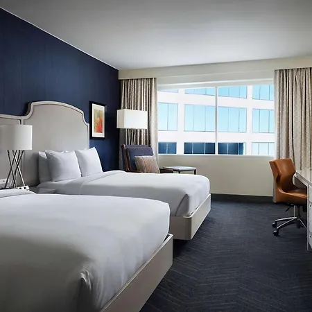 Doubletree By Hilton Downtown Hotel 4*
