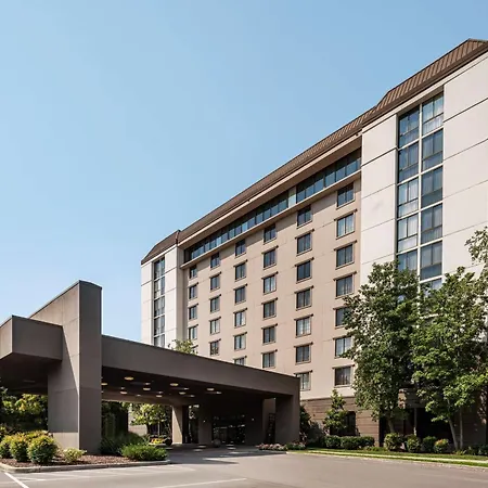 Embassy By Hilton Airport Hotel 4*