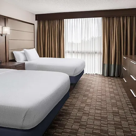 Hotel Embassy By Hilton Airport 4*