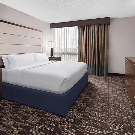 Hotel Embassy By Hilton Airport 4*