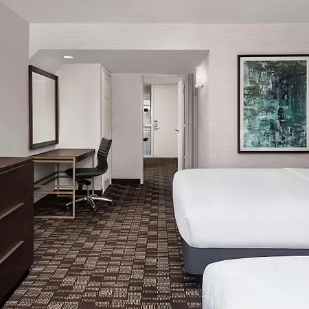 Hotel Embassy By Hilton Airport 4*