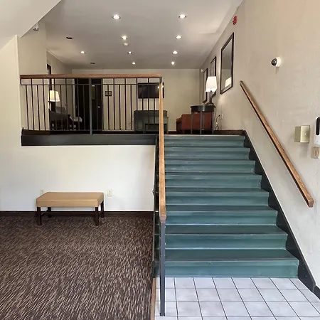 Hotel Homestay Suites 2*