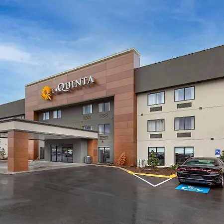 Hotel La Quinta By Wyndham Airport 3*