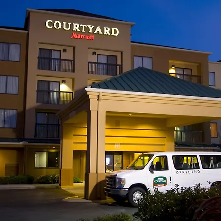 Hotel Courtyard By Marriott At Opryland 3*