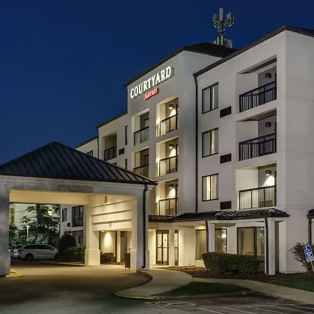 Courtyard By Marriott At Opryland 3*