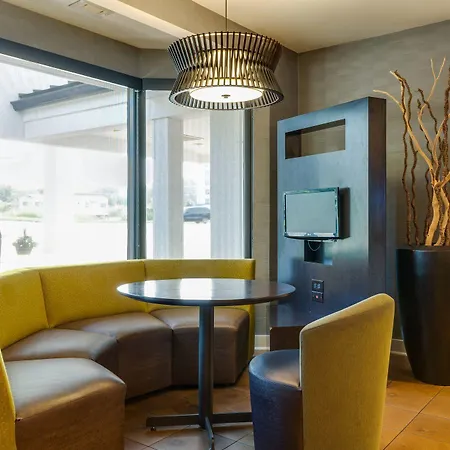 Courtyard By Marriott At Opryland 3*