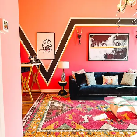 Holiday home Dolly's Glam Getaway - Glittering Gem Near Broadway Nashville