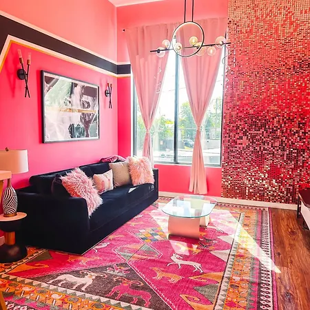 Dolly's Glam Getaway - Glittering Gem Near Broadway Holiday home