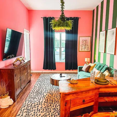 Holiday home Dreaming With Dolly - Luxe Near Broadway