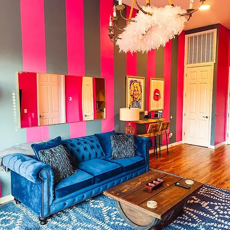 Dolly's Yacht Club - Cozy Retreat Near Broadway Holiday home Nashville