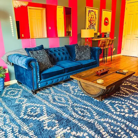 Dolly's Yacht Club - Cozy Retreat Near Broadway Nashville