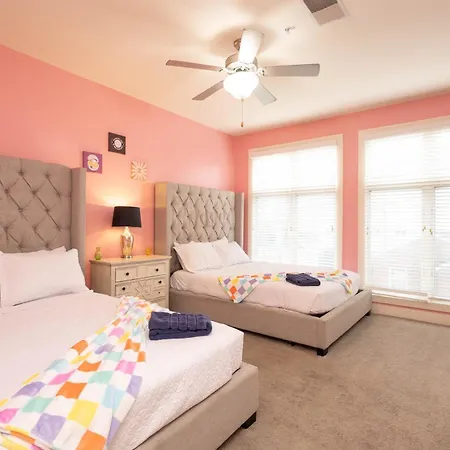 Pink Experience - West End Broadway & Restaurants * Nashville