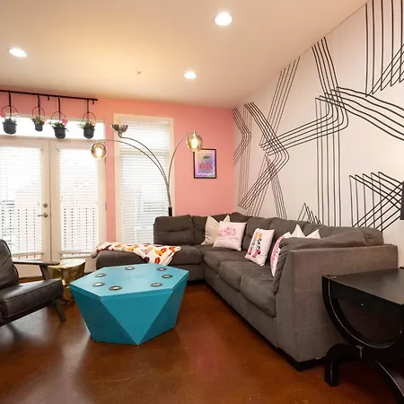 Pink Experience - West End Broadway & Restaurants * Nashville