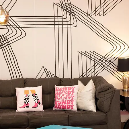 Pink Experience - West End Broadway & Restaurants Nashville