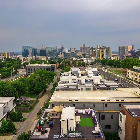 Holiday home Melodic Skyline - Rooftop Views - 5 Mins To Broadway *