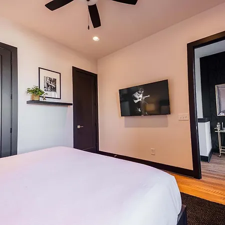Holiday home Two Lavish Gulch Homes - Mins To Broadway Nashville