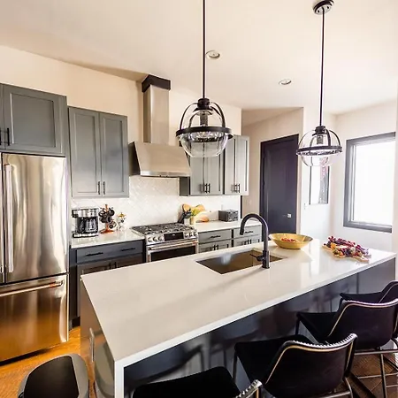 Two Lavish Gulch Homes - Mins To Broadway Holiday home