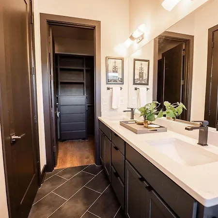 Two Lavish Gulch Homes - Mins To Broadway Holiday home Nashville