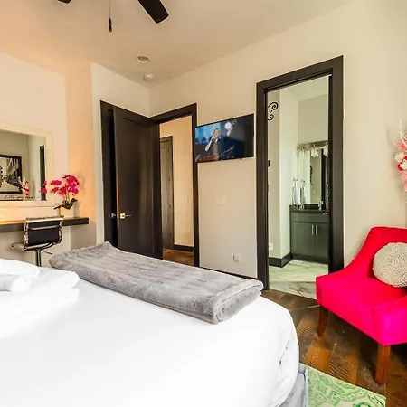 Two Lavish Gulch Homes - Mins To Broadway Holiday home