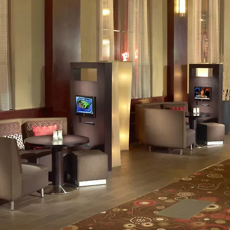 Courtyard By Marriott Downtown Hotel