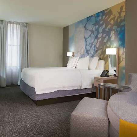 Courtyard By Marriott Downtown Hotel